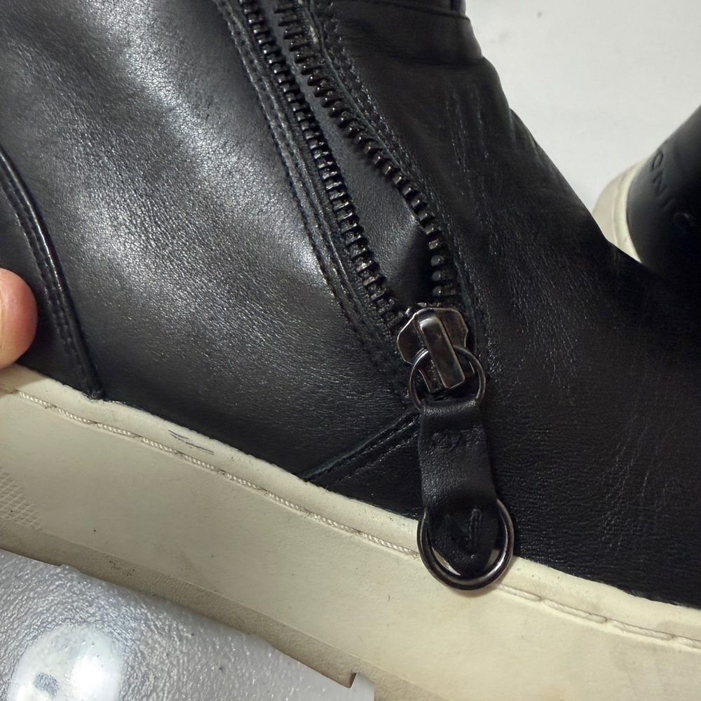 Leather ankle boot sneaker, Vionic
Brinkley Black Leather High-Top Sneakers - Picture 16 of 16